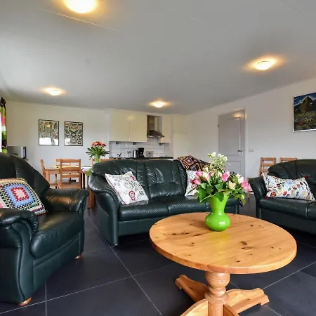 Spacious Holiday Home With Shared Swimming Pool And Stunning Views בית נופש Rekken