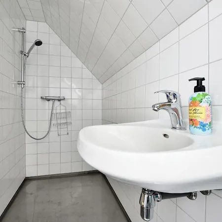 בית נופש Spacious Holiday Home With Shared Swimming Pool And Stunning Views *