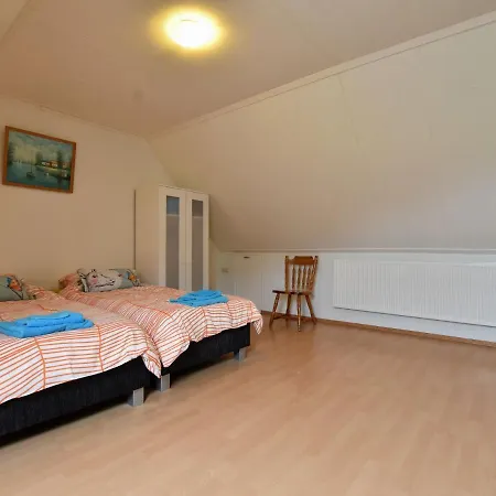 Spacious Holiday Home With Shared Swimming Pool And Stunning Views בית נופש *