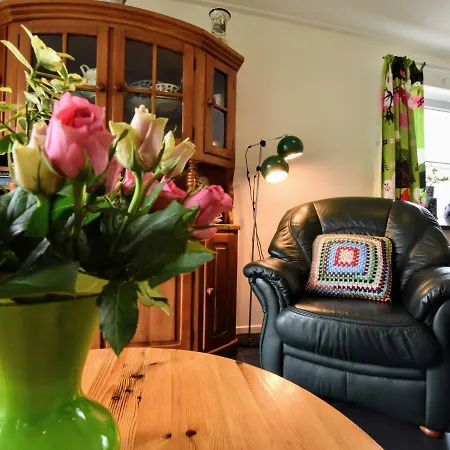 Spacious Holiday Home With Shared Swimming Pool And Stunning Views בית נופש